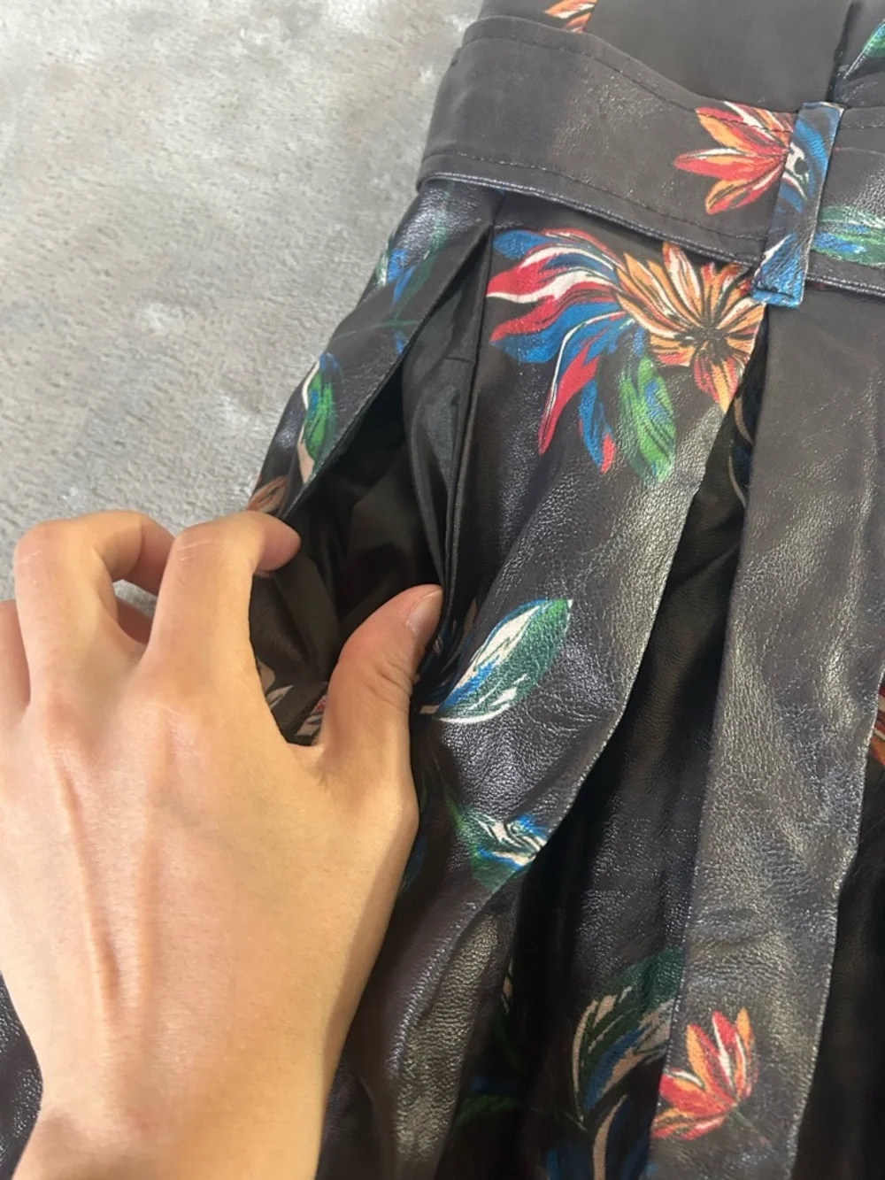 Kosmios Floral Pleated faux leather A-Line Skirt in Black - Picture 11 of 11
